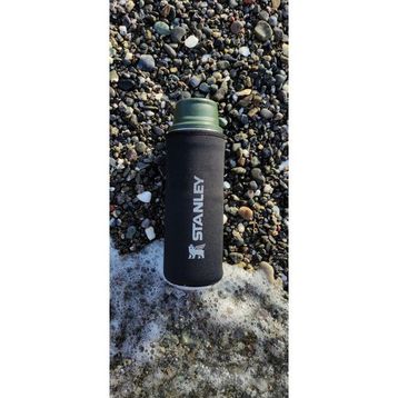 Stanley Trigger Action Neopren 470 ml Termos Kılıfı ve Omuz Askısı