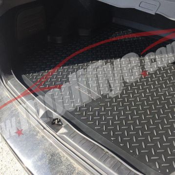 Subaru Forester Siyah Bagaj Havuzu