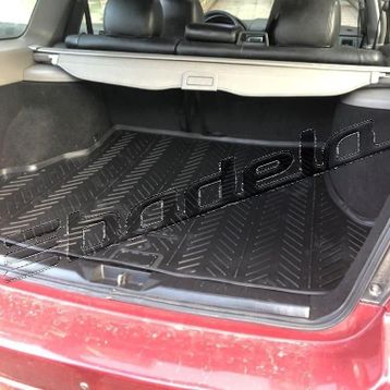 Subaru Forester Siyah Bagaj Havuzu
