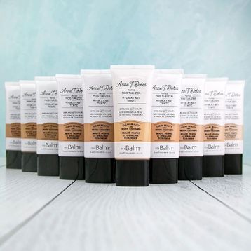 theBalm Anne T. Dotes Lighter Nemlendirici Fondöten
