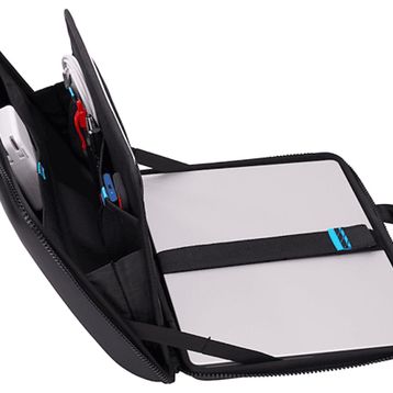Thule Gauntlet 4 16 inç Siyah Macbook Pro Çantası