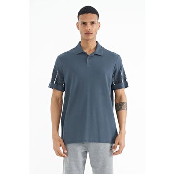 Tommy Life 88240 Orman Yeşili Kol Baskı Detaylı Polo Yaka Standart Form Erkek T-shirt