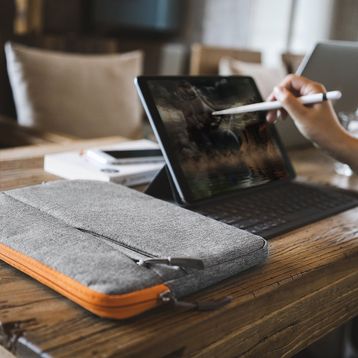 Tomtoc A18-A01D-007 10.5 inç Apple iPad-Samsung Tablet Çantası