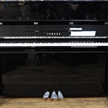 Yamaha B2 Parlak Siyah Duvar Piyanosu