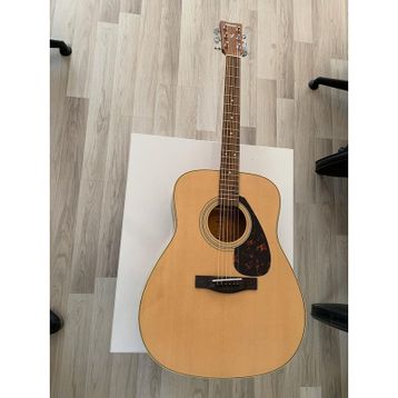 Yamaha F370 Akustik Gitar