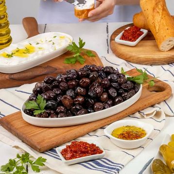 Yöre 231-260 Kalibre 1 kg Gemlik Mega Siyah Zeytin