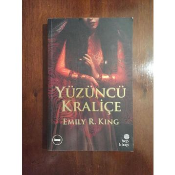 Yüzüncü Kraliçe - Emily R. King