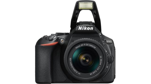 Nikon D5600 18-55mm VR AF-P Lens DSLR Fotoğraf Makinesi Fiyatları