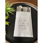 Kidspartim 12'li 40x40 cm Gümüş Yaldızlı Beyaz Kalp Çelenk Just Engaged Cepli Peçete