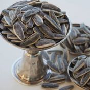 Ticaret Denizi 1.75 kg İri Boy Elek Üstü İnegöl Yerli Kavrulmuş Tuzsuz Dakota Siyah Ay Çekirdeği