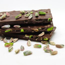 Dark Brown 1000 gr Antep Fıstıklı Sütlü Beyoğlu Çikolatası