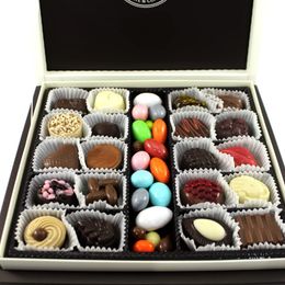 Dark Brown 500 gr Chocolates Confections Özel Hediyelik Serisi Kutuda Karışık Spesiyel Drajeli Çikolata