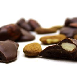 Dark Brown Chocolates & Confections 1 kg Bademli Sütlü Roş Çikolata