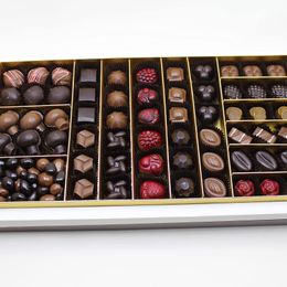Dark Brown Chocolates & Confections 1 kg Özel Hediyelik Serisi Kutuda Karışık Spesiyel Çikolata