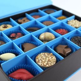 Dark Brown Chocolates & Confections 500 gr Özel Hediyelik Serisi Mıknatıslı Kutuda Spesiyel Çikolata