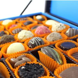Dark Brown Chocolates & Confections 750 gr Özel Hediyelik Serisi Kutuda Karışık Spesiyel Çikolata