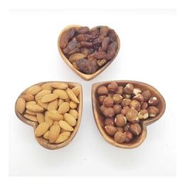 Dilşeker 1.5 kg Besni Üzüm + Çiğ Fındık + Çiğ Badem 3'lü Karışık Kuruyemiş