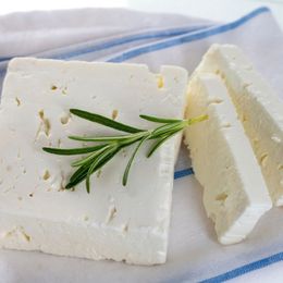 Doğumark 1 kg Tam Yağlı İnek Taze Beyaz Peynir
