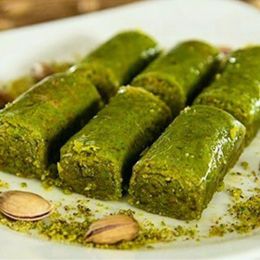 Güllüoğlu 500 gr Fıstıklı Dürüm Baklava