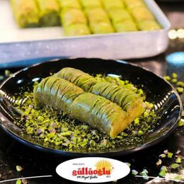 Güllüoğlu 500 gr Fıstıklı Dürüm Baklava