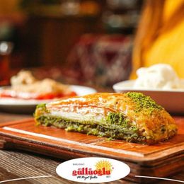 Güllüoğlu 500 gr Fıstıklı Havuç Dilim Baklava