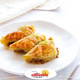 Güllüoğlu 500 gr Fıstıklı Şöbiyet Baklava
