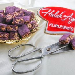 Haluk Aydın Kuruyemiş 735 gr Çikolatalı Fındıklı Mor Velvet Kaplı Baklava