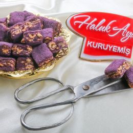 Haluk Aydın Kuruyemiş 735 gr Çikolatalı Fındıklı Mor Velvet Kaplı Baklava