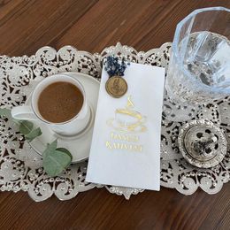 Kidspartim 1 Adet Gold Yaldızlı Beyaz Çiçekli Mühürlü Damat Kahvesi Garson Peçete