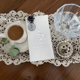 Kidspartim 1 Adet Gümüş Yaldızlı Beyaz Çiçekli Mühürlü Damat Kahvesi Garson Peçete