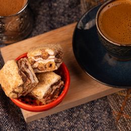 Leblebi Çarşısı 750 gr Bisküvi Kaplamalı Fındıklı Çikolatalı Baklava Dilim Lokum