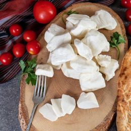 Nefisso 750 gr Antep Usulü Az Tuzlu Salamura Antep Keçi Peyniri