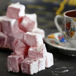 Qavruq 1 kg Güllü Lokum