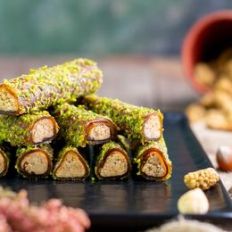 Sultan Pestil 300 gr Glutensiz Şeker İlavesiz Antep Fıstıklı Pestil Sarması