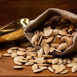 Ticaret Denizi 900 gr İri Boy Elek Üstü Nevşehir Yerli Kavrulmuş Tuzlu Kabak Çekirdeği