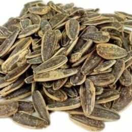 Tuğba Kuruyemiş 500 gr Tuzlu Siyah Ayçekirdeği