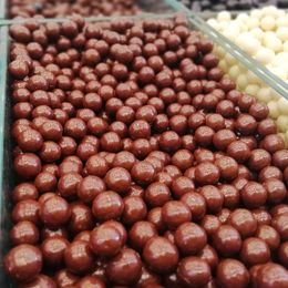 Zeki Özgür 1 kg Sütlü Çikolatalı Leblebi Draje